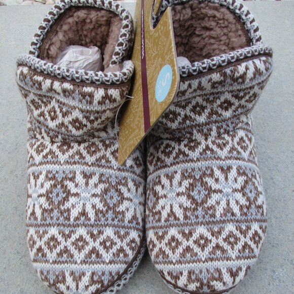 NWT Muk Luks sweater slippers - Picture 1 of 8